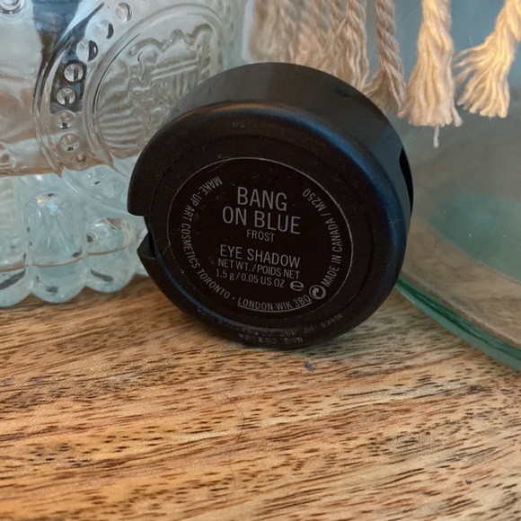 NWOB RARE FIND!! MAC COSMETICS EYE SHADOW “BANG ON BLUE” - Picture 3 of 3